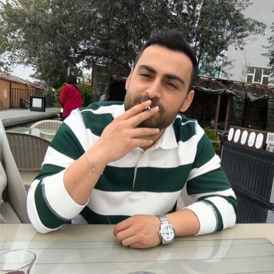 hypring's profile picture. Her şeyi düzeltmeye çalışmanın yok ettiği insan.