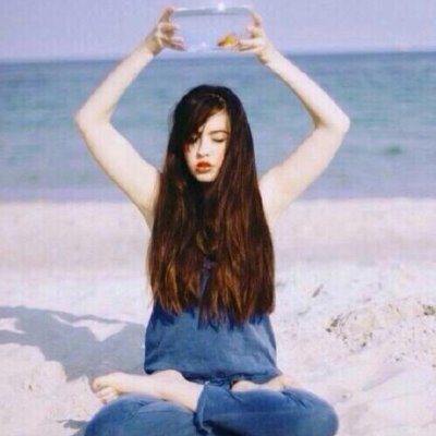 Farisadara95's profile picture. Mental health advocate promoting self-care and awareness.