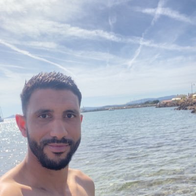 hamdi83220's profile picture. 