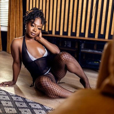 a sexy chocolate squirter draining you of every inch of energy💋cum play w/ me ⬇️ Facetime AVAILABLE 📲 unblock fee : $100