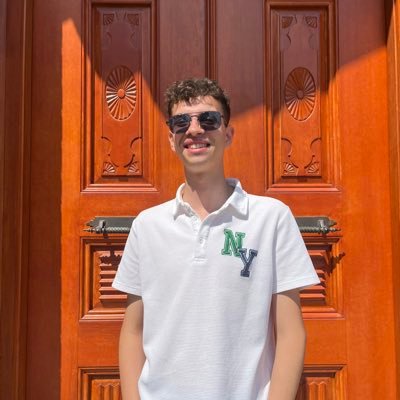 esevaz99's profile picture. 