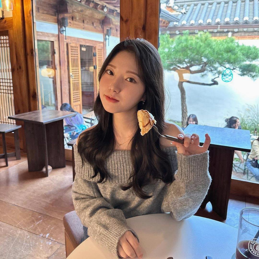 CourtneyRo37536's profile picture. 28살 한효주라고 합니다 개인 사정 때문에 지방 올라온 지 얼마 안 됐어요 같이 취미생활 할 동네 친구분 찾아요 라인:hyoju_han 편하게 소통하면서 친해질 분 톡 주세요