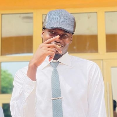 Dental student(BDS) || Product designer || UX research || @altschoolafrica alumnus || @MUFC fan.