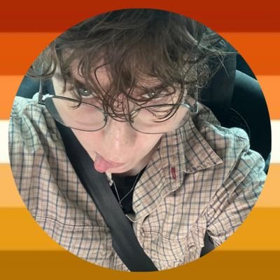 sunsclementine's profile picture. 22 | if you see me I'll probably be crocheting