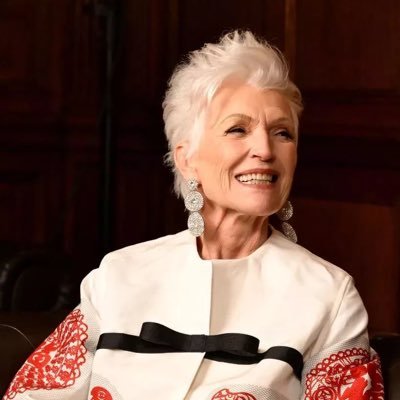 Bestselling international Author of A woman Makes A Plan 📖Doctor of Dietetics 👩🏼🎓 Supermodel 🤨💃🏻 #itsGreatTobe79 Manager:anna@mayemusk.com