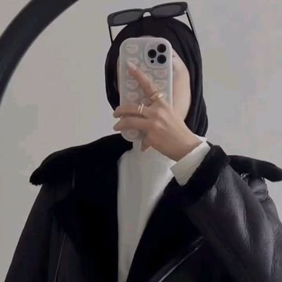 bhrml_rzh's profile picture. هیچ.