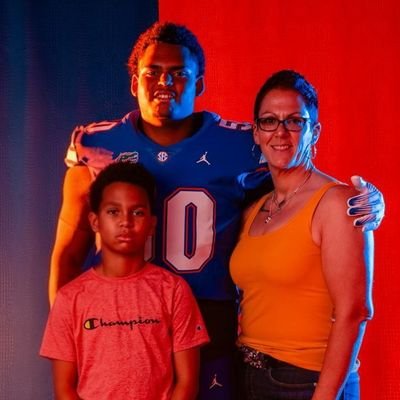 Proud Mom 🇩🇪🇺🇲of 2️⃣Boys!!
@TChukuyem 4⭐ OT Florida Gator🐊😎 @gatorsfb
❗Jordan CO2032 @JChukuyem❗OLB|WR South Paulding, Douglasville GA
