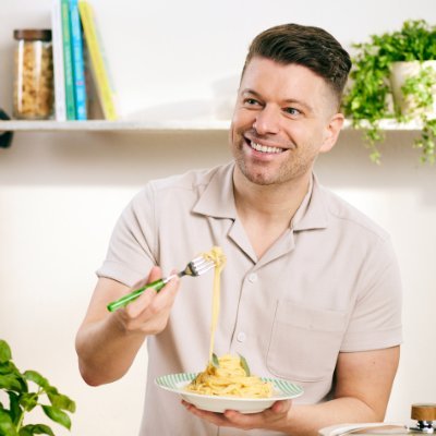 CEO of 'URRRR fryer'. Easy air fryer and slow cooker recipes. Million copy bestselling author📚