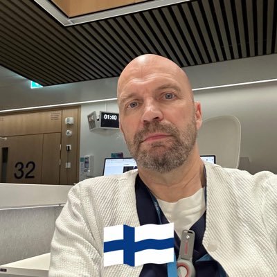 Olen filosofian maisteri (humanisti), sairaanhoitaja ja tolkun ihminen. Olen sitoutumaton ja kiinnostunut yhteiskunnallisista asioista laidasta laitaan.
