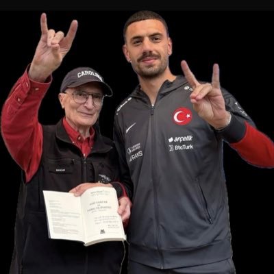 GalaTurkcu's profile picture. "Bizi de çok üzdüler ama Pazartesi gelip dükkanı açtık.." ⭐️⭐️⭐️⭐️⭐️