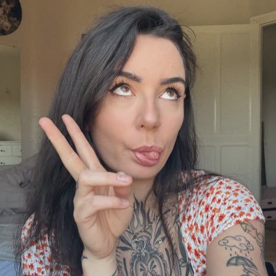 Je streame du no content mais je l'assume! @twitch partner ☺️ mail pro uniquement : enaolfd@gmail.com