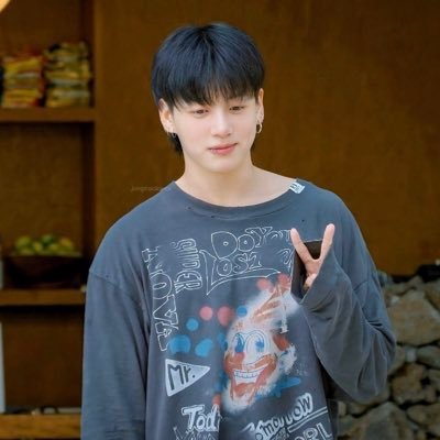 ot7 /bts army FUVK SOLOs, MULTIs,SHIPPERs. So, if you're one of these airheads, Do me a favor Kindly Fuvk yourself and softblock me. 😊🖕🏻