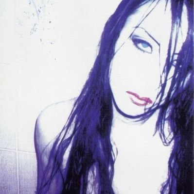 giihzzw's profile picture. AMO O MANA ‼️‼️

Pobre que ama o estilo gótico lolita, que algum dia irá se vestir assim! 

No fear. No sadness.

Ela/Ele