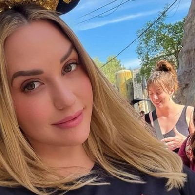 Just a girl looking for someone to share in the joys of life. Let's connect and see where the journey take us too..