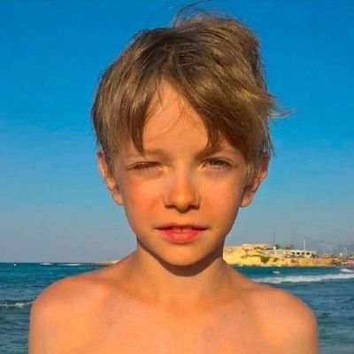 Loem0213's profile picture. 沧海一粟 人间一埃 凭什么仙人端坐云端 看我们如蜉蝣般朝生暮死一世逐流