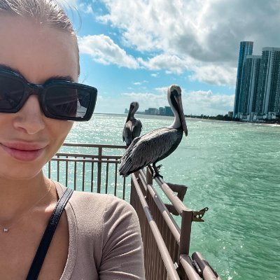 I love life, travel and food. In my spare time, I like reading and fitness. I pursue balance and happiness and enjoy every little moment.