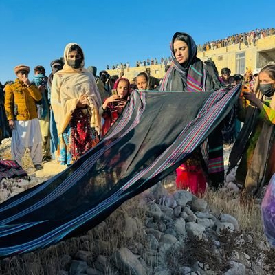 sangat e ghshe
ننا فوٹو تے آ ھار شاغیرے نن اِینگ بفن آ اُراتے آن