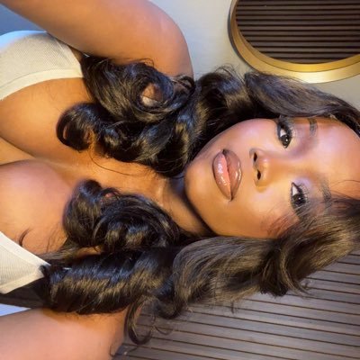 Product Designer . Health . An Honorary BeyHive 🐝💛 @elan_strands