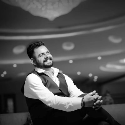 musafir033's profile picture. #उर्दू सा हूं, उल्टा ही चलता हूं।