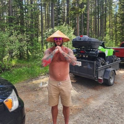 Love Dogs 🐕, Hate people, Capricorn, Right wing in Alberta, Canada.