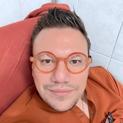 Médico por pasión, Pediatra de corazón. Oncólogo Pediatra. IPN-UNAM - INP Soy el loco que cree que la risa lo cura todo. 👨⚕️🧖♂️
