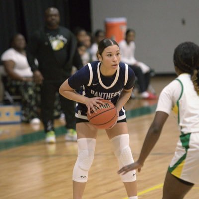 🌟Montverde Academy #10 Student Athlete 📚co 2026🎓, 4.0🏀....➡️5'9 combo guard ➡️ FGB...ALL gas, NO brakes. Work hard in all that you do.