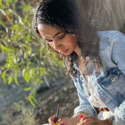 أساعدك لتعرف وتعيش الحب، لتشرق في الحياة، بالاتصال مع ذاتك! 🩷 تواصل على الخاص لحجز جلستك معي ✨️ كتبت هنا #إشراق_حريب #شيرا_تويتس #حب_حياتك #حب_البنات