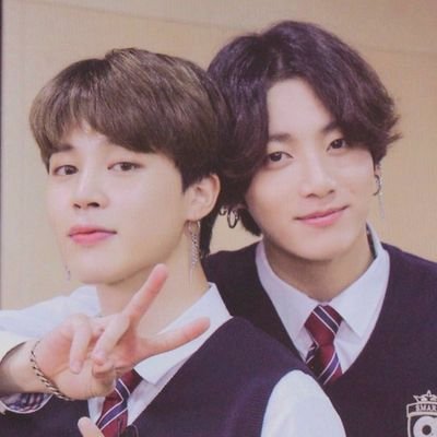 🐥🐰 since 2019 | 🇪🇺
| She/her | 🇰🇷🇯🇵📚 | Merch | Gen x | RN |
tt: KMminkookie