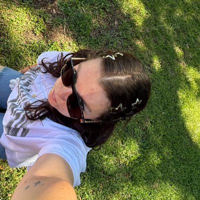 Kat_nieves2's profile picture. I am half agony, half hope