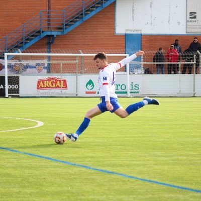 Psicòleg. Jugador de futbol del CFJ Mollerussa. Entrenador de futbol Nivell 2.