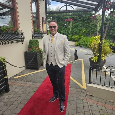 Manchester United fan. Dundalk fc season ticket holder. Can't beat a bit of Only fools and horses and Still game to give you plenty of laughs.