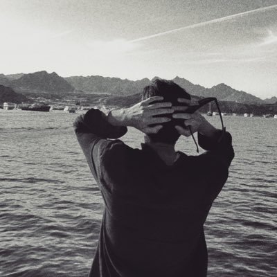 مصور و دكتور و مخرج و كاتب سيناريو وصانع أفلام و رسام ولاعب كرة قدم 🇮🇶📍🇪🇬