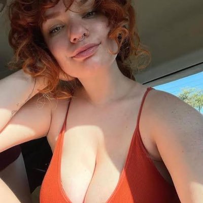 I’m a professional massage therapist and also available for fun at your convenience 💕🥰