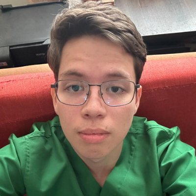 Escritor de basura cósmica
Padre de Ricky y Sarita
Amante de la música clásica
Estudiante de medicina👨⚕️