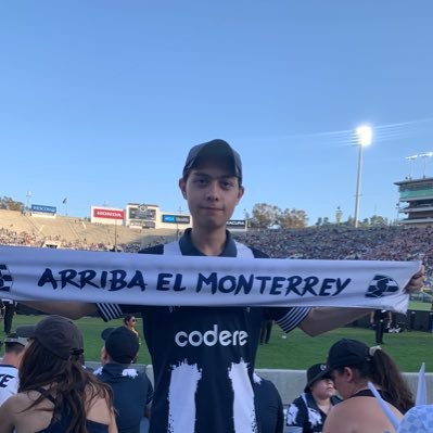 Universitario | Apoyo y amo a Rayados | Fanático del fútbol y del FIFA | El BBVA es mi segunda casa, el Santiago Bernabéu mi tercera
