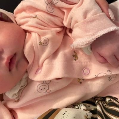 ngeelamun's profile picture. 🌷