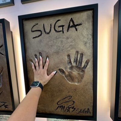she/her🙋🏻♀️. rim professional🗂️. bibliophile📖. japanophile🇯🇵. bwong 👩❤️👨💍. bangtan 💜. f1 🏎️🏁.