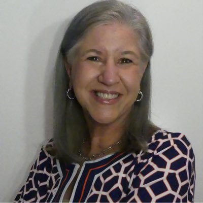 Guiding Professionals to Grow Their Business by Leveraging LinkedIn to Convert Content & Connections to Conversations 💬 https://t.co/kmU84Zw2EZ