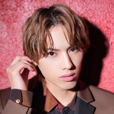24歳 182cm /「主役の椅子はオレの椅子」season2主役獲得👑/ミラクル☆ステージ「サンリオ男子」桃原宗汰/「マッシュル-MASHLE-」THE STAGE ワース・マドル/劇団「ハイキュー!!」花巻貴大