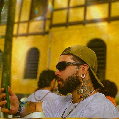 só entro no twitter pra reclamar da vida. sou do axé e não nego minha fé 📿 não binárie