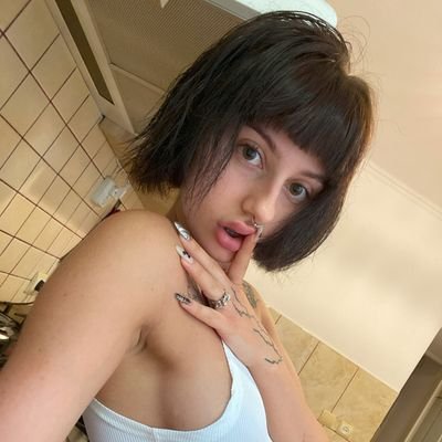 Sophie312710's profile picture. Ich bin Sophie 💖, das süßeste Model auf OF. Jemand sagt, ich sei eine Hexe, weil sich alle in mich verlieben, vielleicht ist es eine Lüge, das liegt an dir 😈.