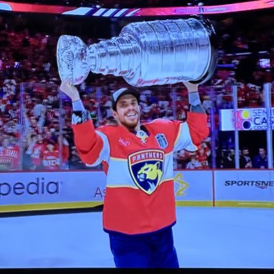 this is a cry for help || BU & Brown Hockey Fan || Go #BostonBruins & #TimeToHunt || #DirtyWater enjoyer || Miami Heat Lifer || He/They