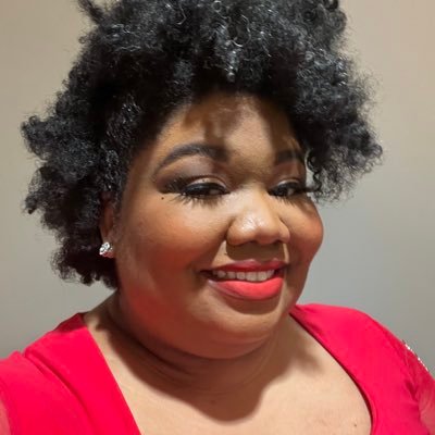 President @CLThistory. Culture, houseplant, & sequin enthusiast. 💗💚, 🦬, 🎼, 🔗💚. Views are my own.