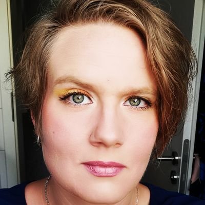 Guenigen's profile picture. Willkommen im Amphibienteich, mit Kröte(1)), Frosch(4), und die olle Unke(ich).
Kreativ, backe und bastle gerne, stolzes Mitglied der #TwittersIrrenanstalt