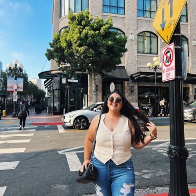 godlike_lari's profile picture. spread love and positivity 🏳️‍🌈