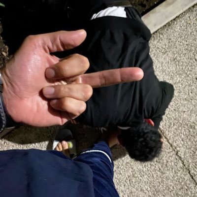 Chupa mis patas, huele mis calcetas sudadas, adorame la verga pon tu cara en mis bóxers con mecos 🤑🤑🤑💸💵💰