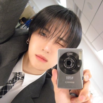 black multistan. i literally stan so many groups