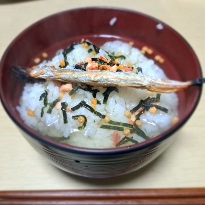新潟大学落語研究部 ゑちご亭み兎李です
落語をやっています
ドントトラストとして演劇もやっています