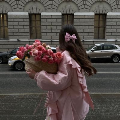 : تَخيل أنّ الله بعظمتِه أن يُحِبُك. ❞مُسلِمة، عَربية، حُقوقية❝