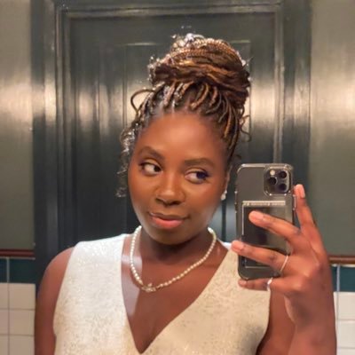 __HZA7's profile picture. noun: honey mixed with wealth ✨